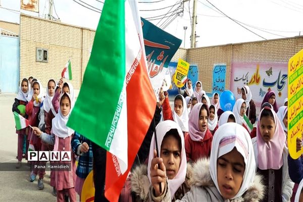 برگزاری آیین چهل و یکمین سالگرد پیروزی انقلاب اسلامی درمدارس شهرستان حمیدیه