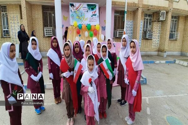 برگزاری آیین چهل و یکمین سالگرد پیروزی انقلاب اسلامی درمدارس شهرستان حمیدیه