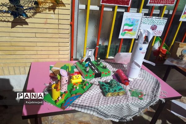 جشن انقلاب و نمایشگاه دست ساخته ها پیش دبستانی و دبستان سیدالشهدا ابرکوه