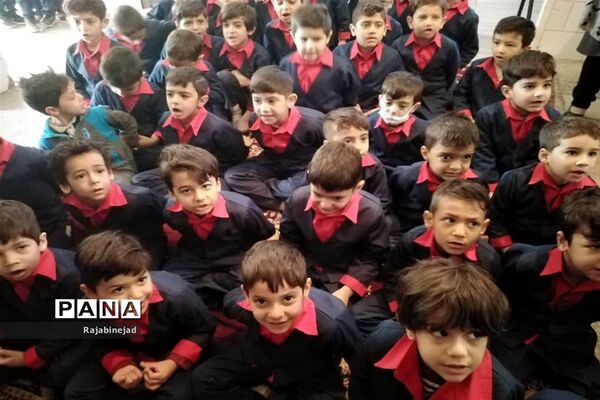 جشن انقلاب و نمایشگاه دست ساخته ها پیش دبستانی و دبستان سیدالشهدا ابرکوه