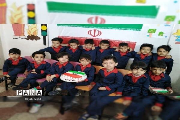 جشن انقلاب و نمایشگاه دست ساخته ها پیش دبستانی و دبستان سیدالشهدا ابرکوه