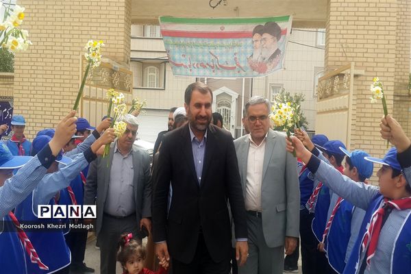 برگزاری جشن‌های دهه فجر در مدارس کازرون