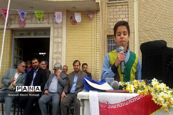 برگزاری جشن‌های دهه فجر در مدارس کازرون