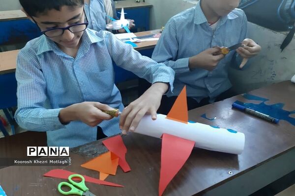 برگزاری جشن‌های دهه فجر در مدارس کازرون