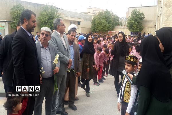 برگزاری جشن‌های دهه فجر در مدارس کازرون