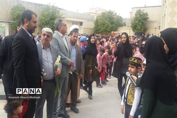 برگزاری جشن‌های دهه فجر در مدارس کازرون