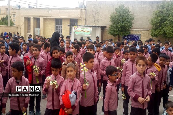 برگزاری جشن‌های دهه فجر در مدارس کازرون