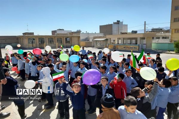 برگزاری جشن‌های دهه فجر در مدارس کازرون