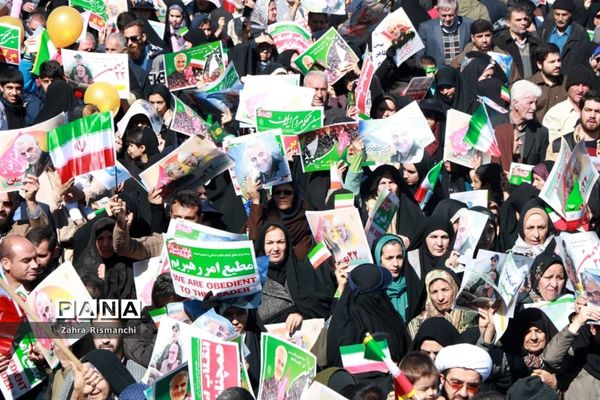 حضور مردم شیراز در راهپیمایی  ۲۲ بهمن ماه