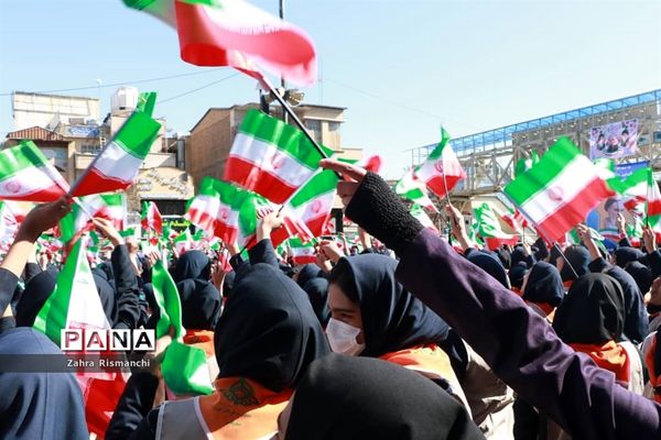 حضور مردم شیراز در راهپیمایی  ۲۲ بهمن ماه