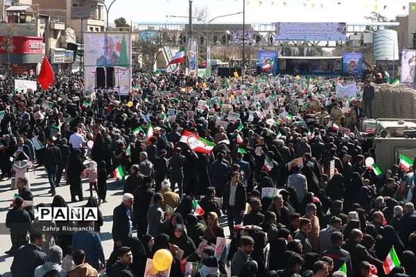 حضور مردم شیراز در راهپیمایی  ۲۲ بهمن ماه