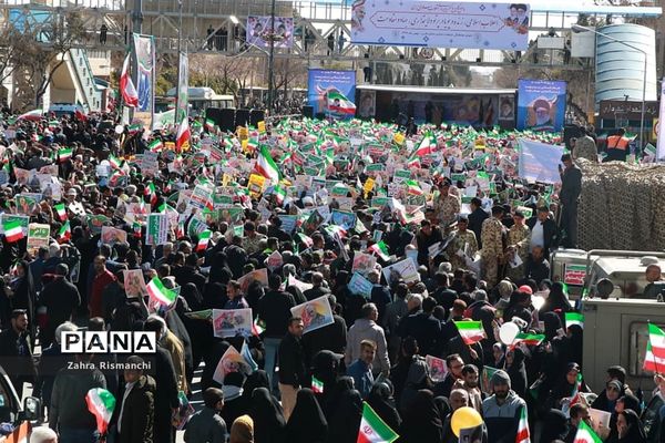 حضور مردم شیراز در راهپیمایی  ۲۲ بهمن ماه