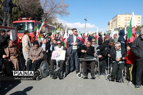 حضور مردم شیراز در راهپیمایی  ۲۲ بهمن ماه