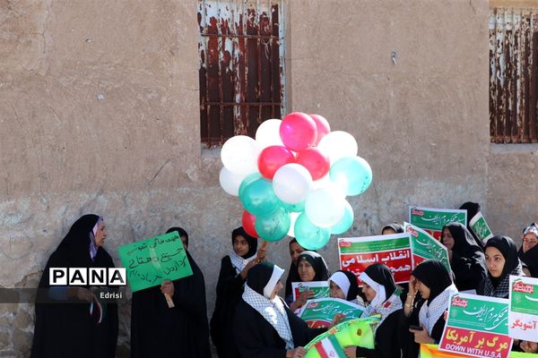 راهپیمایی مردم روستای بورکی علیا از توابع بخش خشت شهرستان کازرون در سالروز پیروزی انقلاب اسلامی