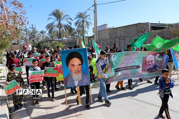 راهپیمایی مردم روستای بورکی علیا از توابع بخش خشت شهرستان کازرون در سالروز پیروزی انقلاب اسلامی