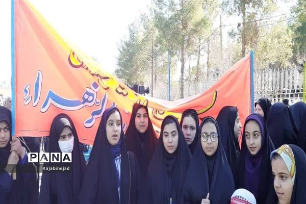 حضور پر شور دانش آموزان ابرکوه در راهپیمایی ۲۲ بهمن