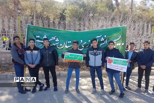 حضور پر شور دانش آموزان ابرکوه در راهپیمایی ۲۲ بهمن