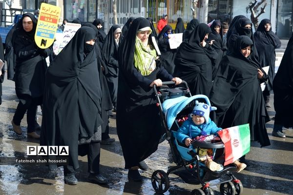 راهپیمایی یوم الله 22 بهمن در شهرستان فیروزکوه