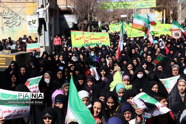 حضور حماسی مردم آباده در راهپیمایی باشکوه 22 بهمن