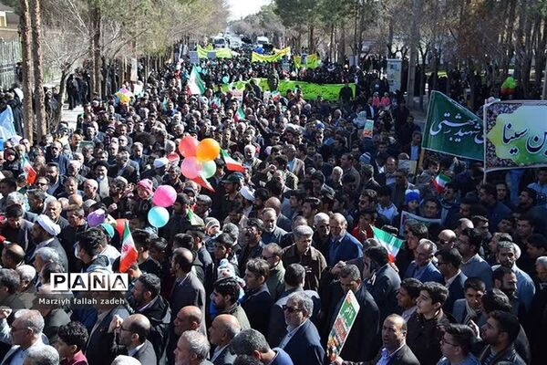 حضور حماسی مردم ابرکوه در راهپیمایی ۲۲ بهمن