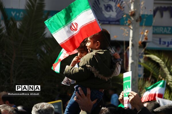 برگزاری مراسم فجر چهل و یک با حضور نسل ‌های اول و چهارم انقلاب در شیراز