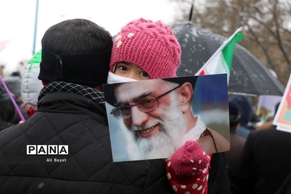 حضور پرشور مردم همدان در راهپیمایی ۲۲بهمن