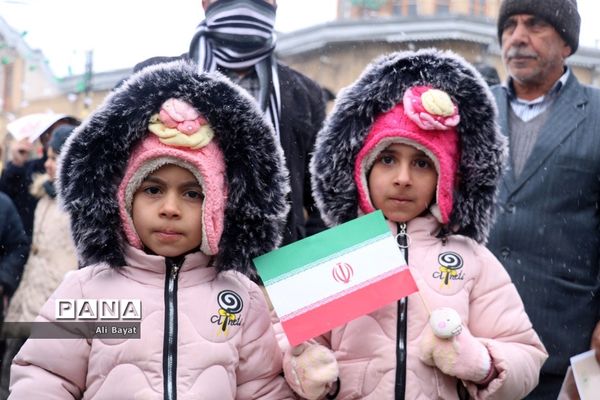 حضور پرشور مردم همدان در راهپیمایی ۲۲بهمن