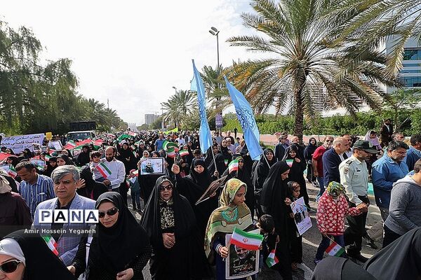 راهپیمایی 22 بهمن در جزیره کیش