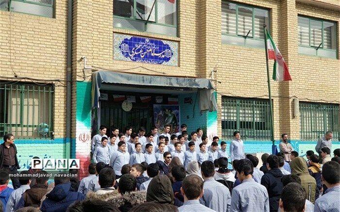 گرامیداشت سالروز پیروزی انقلاب  در مدرسه نمونه دولتی امام حسن عسگری(ع)