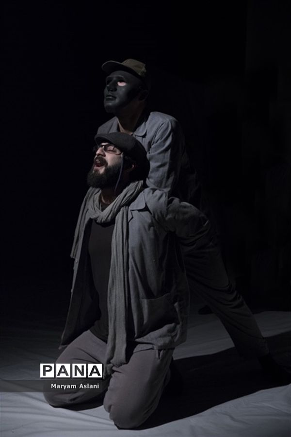 اجرای نمایش «زندگی یک رویاست«