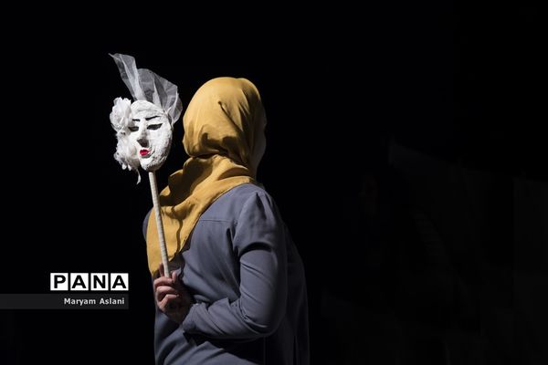 اجرای نمایش «زندگی یک رویاست«