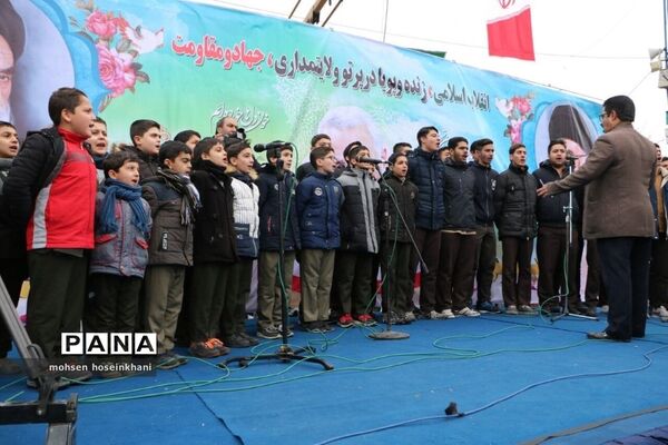 حضور پرشور فرهنگیان و دانش آموزان قزوین در راهپیمایی 22 بهمن