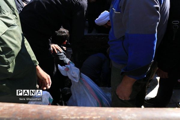 آیین تشییع و خاکسپاری پیکر آیت‌الله طبرسی