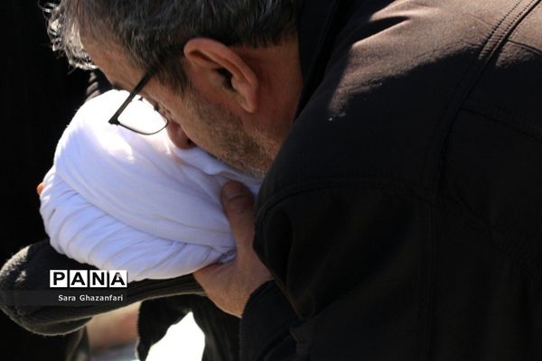 آیین تشییع و خاکسپاری پیکر آیت‌الله طبرسی