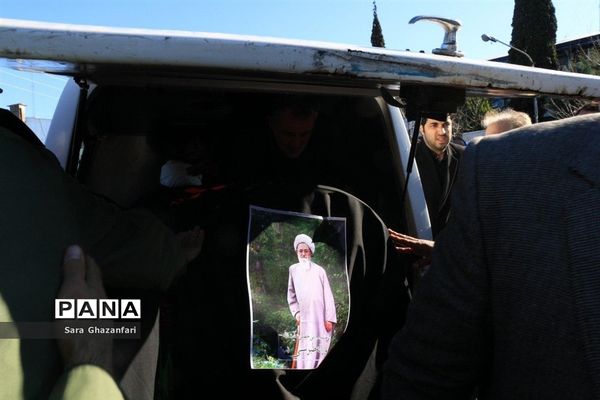 آیین تشییع و خاکسپاری پیکر آیت‌الله طبرسی