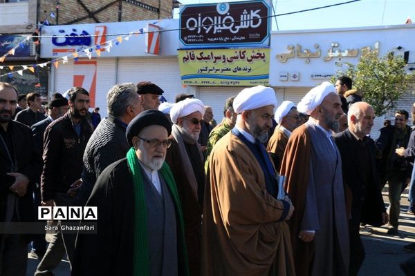 آیین تشییع و خاکسپاری پیکر آیت‌الله طبرسی