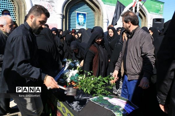 آیین تشییع و خاکسپاری پیکر آیت‌الله طبرسی