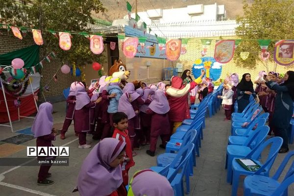 برگزاری جشن دهه فجر در مدارس داراب
