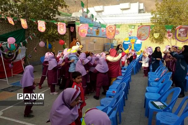 برگزاری جشن دهه فجر در مدارس داراب
