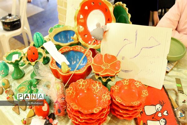نمایشگاه دست سازه های دانش آموزان
