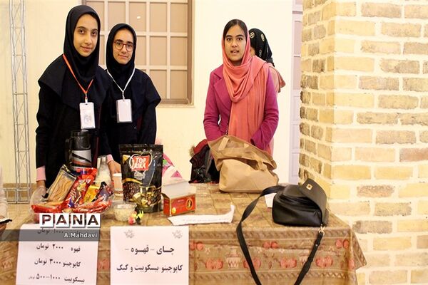 نمایشگاه دست سازه های دانش آموزان