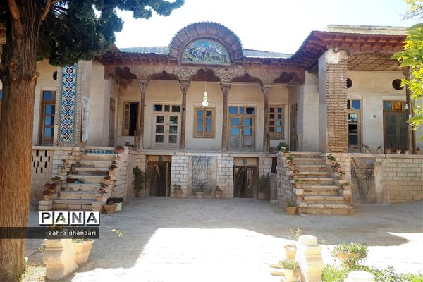 گشایش بازارچه صنایع دستی در سرای فاتح نی ریز