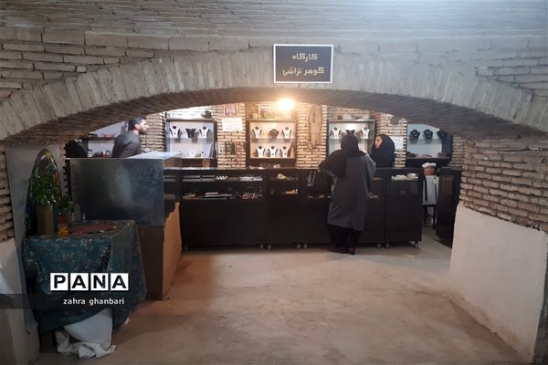 گشایش بازارچه صنایع دستی در سرای فاتح نی ریز