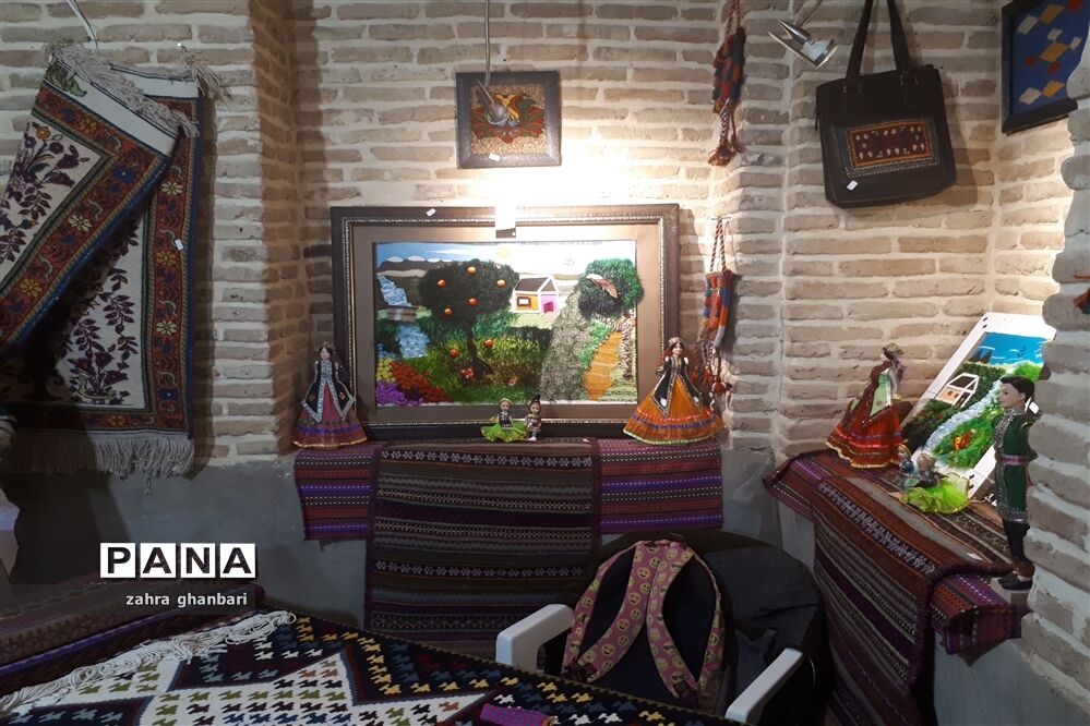 گشایش بازارچه صنایع دستی در سرای فاتح نی ریز