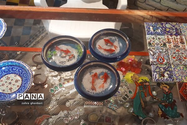 گشایش بازارچه صنایع دستی در سرای فاتح نی ریز