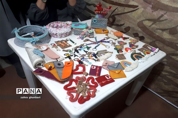 گشایش بازارچه صنایع دستی در سرای فاتح نی ریز