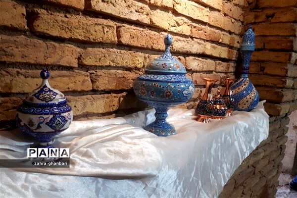 گشایش بازارچه صنایع دستی در سرای فاتح نی ریز