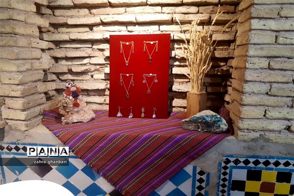 گشایش بازارچه صنایع دستی در سرای فاتح نی ریز