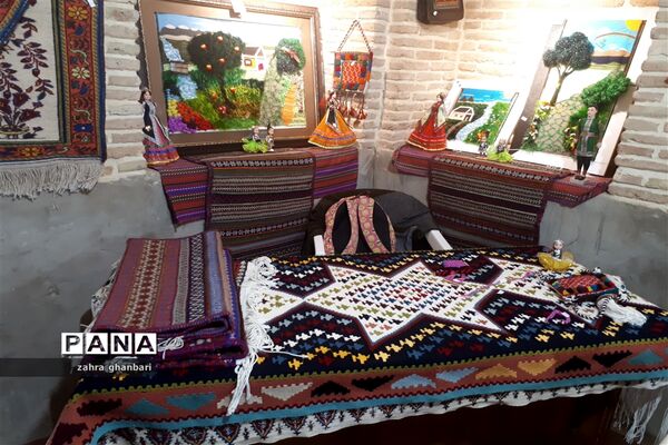 گشایش بازارچه صنایع دستی در سرای فاتح نی ریز