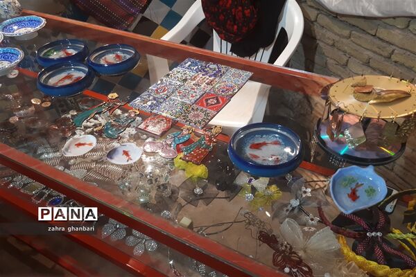 گشایش بازارچه صنایع دستی در سرای فاتح نی ریز